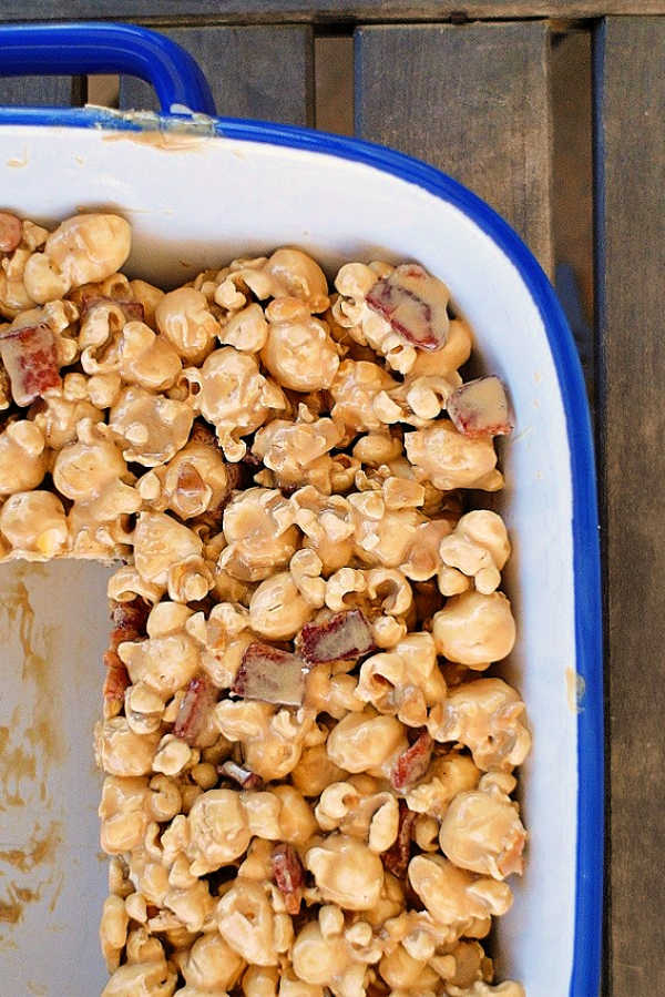 Breakfast Popcorn Treats | Maple Bacon Popcorn Goodness