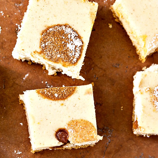Squares of sliced cinnamon cheesecake bars.