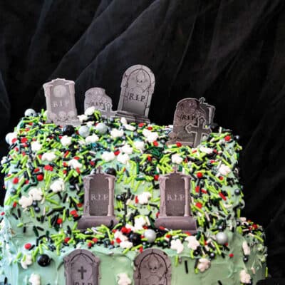 Hilltop Graveyard Cake | #HalloweenTreatsWeek