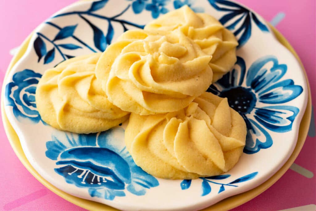 A plate of piped whipped shortbread cookies.